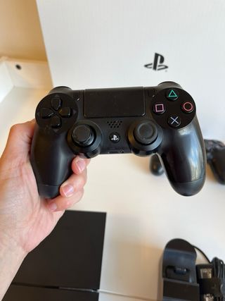 PS4 (PlayStation 4) con 2 mandos