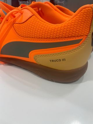 Zapatillas de fútbol sala Puma naranjas