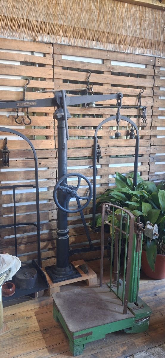 Balanza romana antigua de hierro