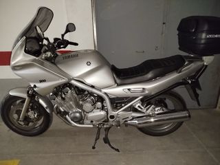 Yamaha 900 Plata con Baúl 46.900 kilómetros