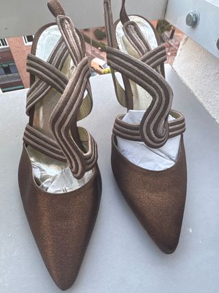Zapatos de fiesta dorados sin estrenar