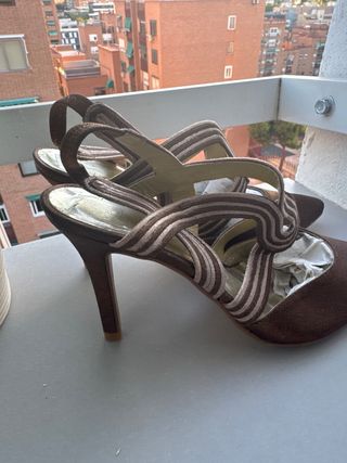 Zapatos de fiesta dorados sin estrenar