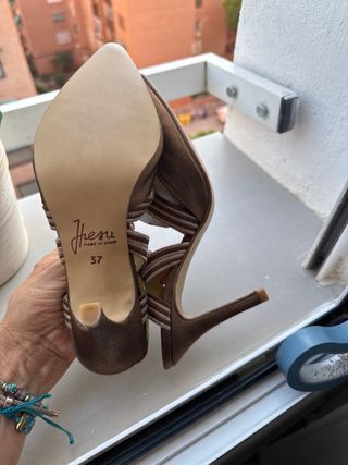 Zapatos de fiesta dorados sin estrenar