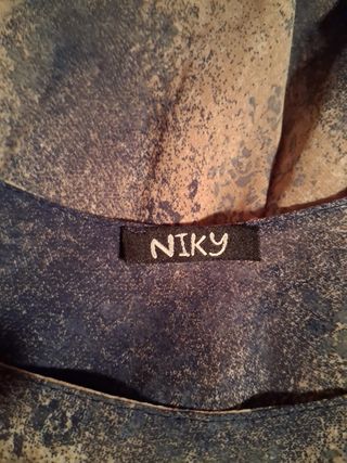 Vestido asimétrico sin mangas