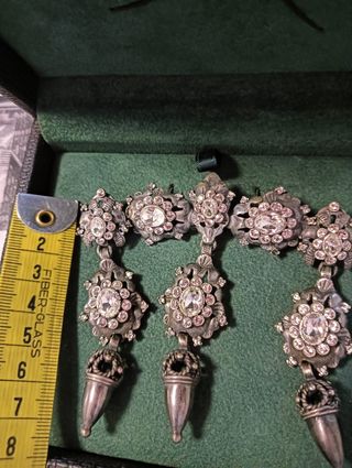 Conjunto Baturra Pendientes y Sofocante