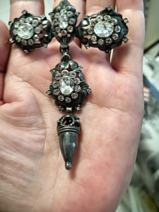 Conjunto Baturra Pendientes y Sofocante