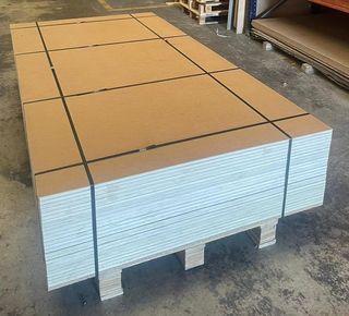 Tablones contrachapado HPL 9 capas.
Blanco mate.