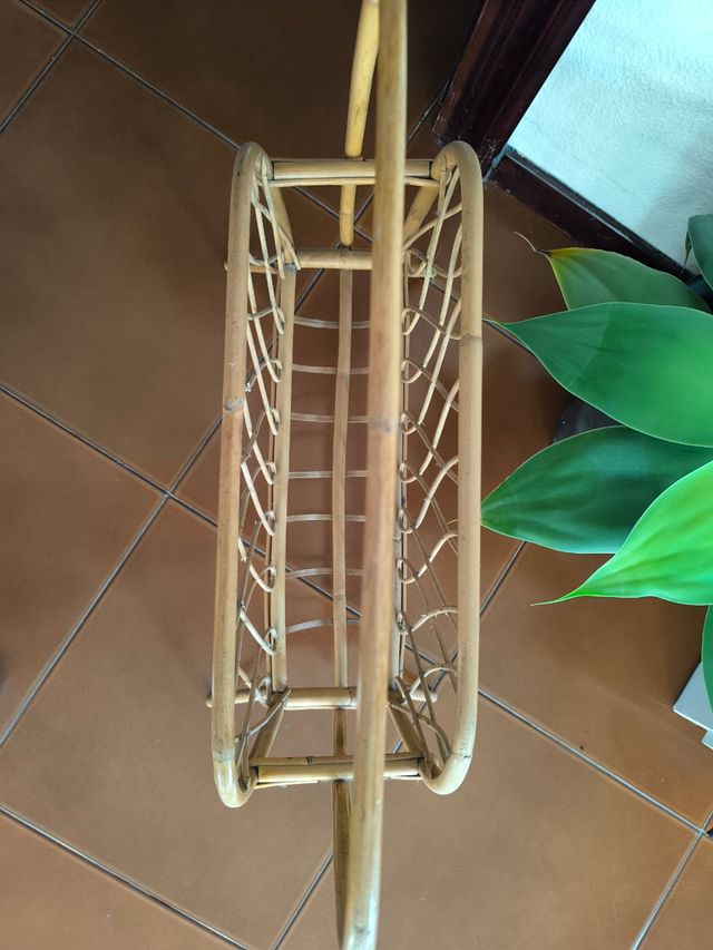 Revistero de mimbre