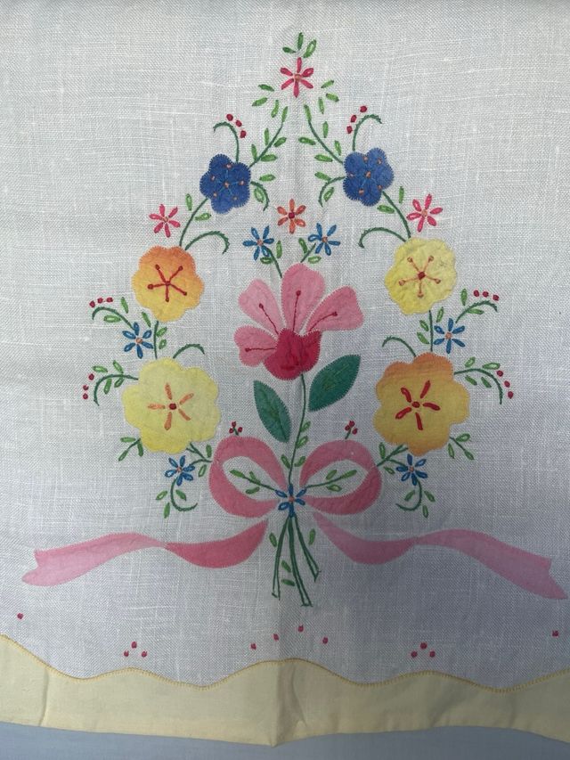 Telo in lino ricamato con fiori