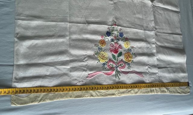 Telo in lino ricamato con fiori