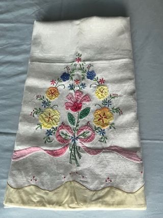 Telo in lino ricamato con fiori