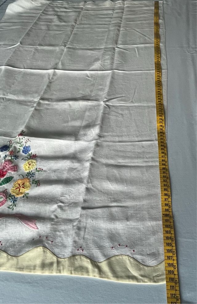 Telo in lino ricamato con fiori