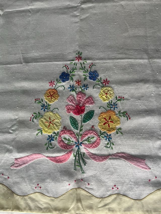 Telo in lino ricamato con fiori