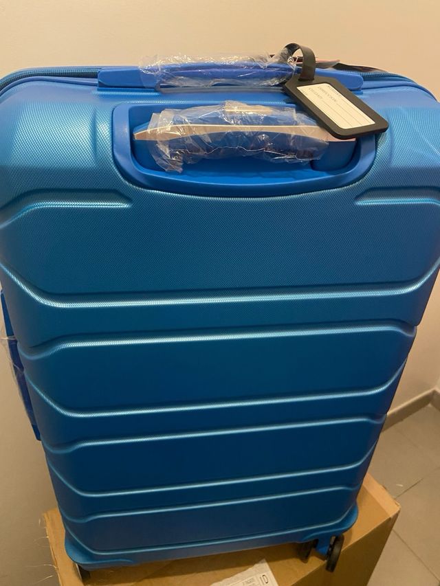 Maleta Benzi mediana rígida azul sin estrenar