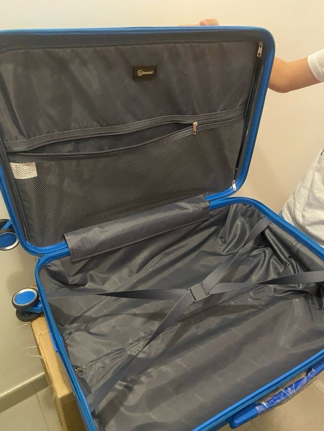 Maleta Benzi mediana rígida azul sin estrenar
