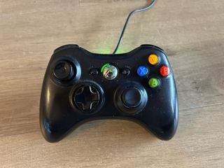 Xbox 360 Negra 250GB + 2 Mandos + regalos