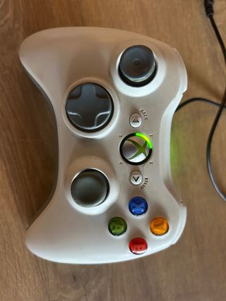 Xbox 360 Negra 250GB + 2 Mandos + regalos