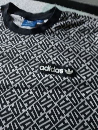Camiseta Adidas Negra con Logo
