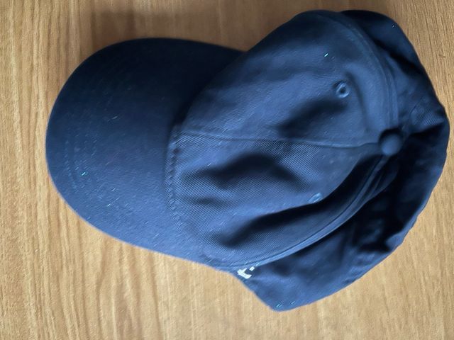 Gorra azul marino con ancla para niño