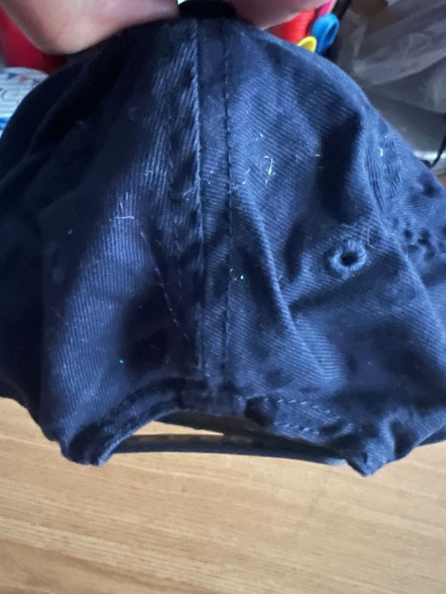 Gorra azul marino con ancla para niño