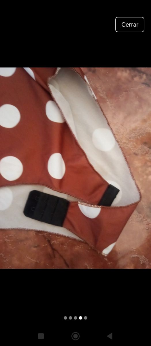 Body lunares marrón y blanco