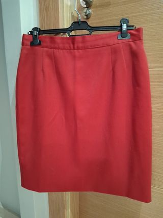Falda de poliéster roja