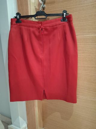 Falda de poliéster roja