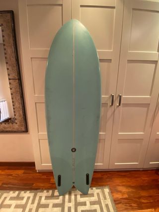 Tabla de surf Atisha fish 
Twin fin