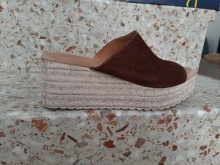 Chanclas esparto plataforma marrón y beige