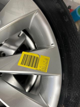 Llanta Original para VW con Neumático Continental