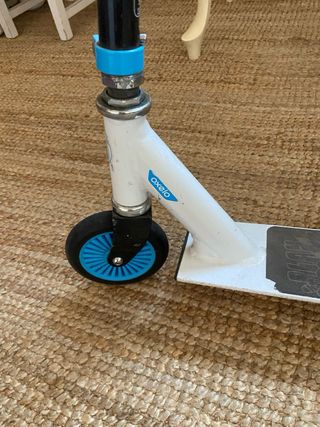 Patinete infantil blanco y azul