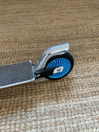 Patinete infantil blanco y azul