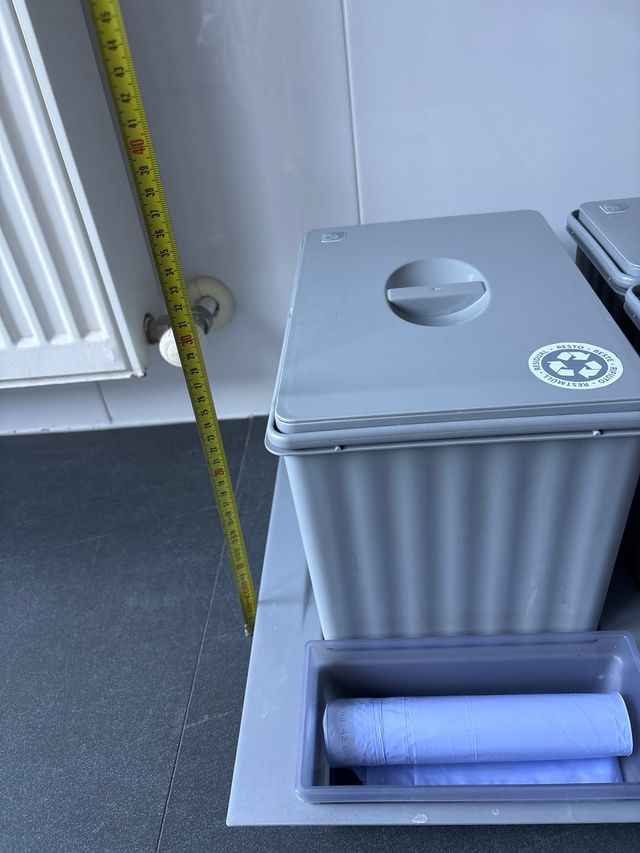 Cubos de basura reciclaje gris