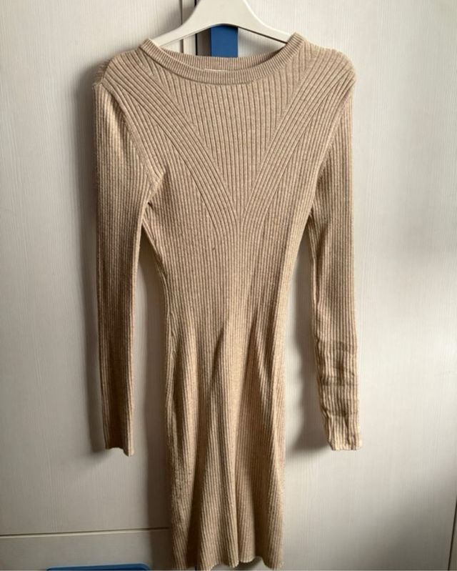 Vestido ajustado de punto beige