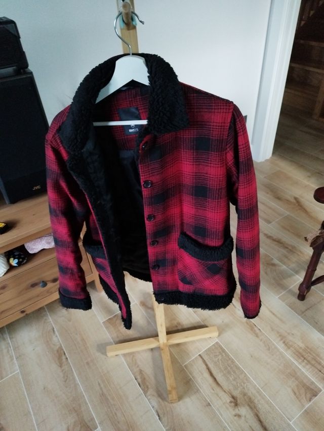 Chaquetón de algodón a cuadros muy calentito.