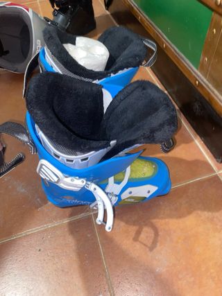Botas de esquí azules y negras
