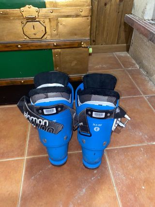 Botas de esquí azules y negras