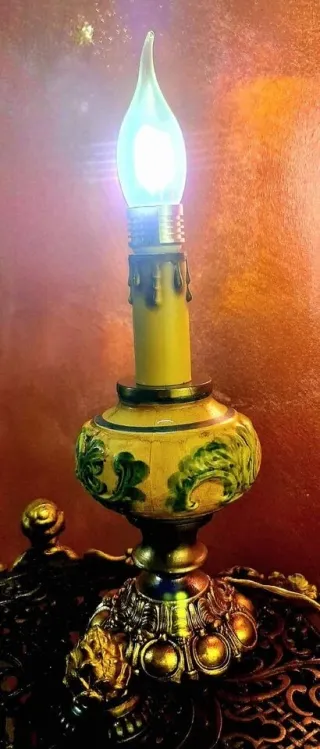 Lampada da tavolo in ottone e porcellana