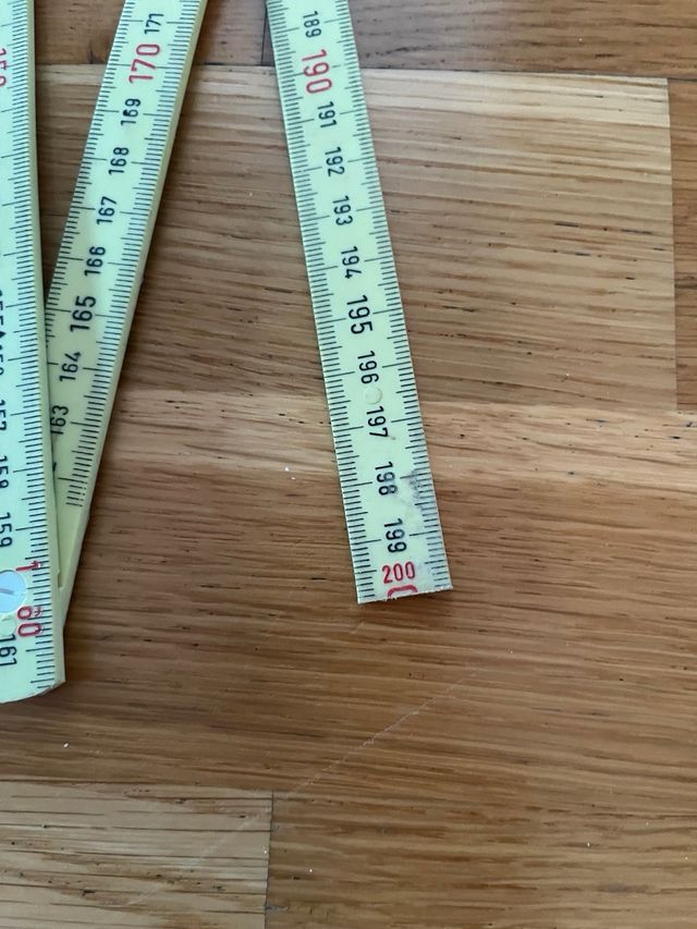 Metro plegable antiguo rigido