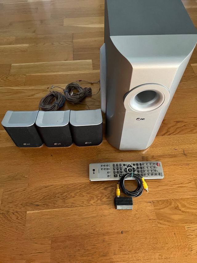 Altavoces LG Plata y Negro