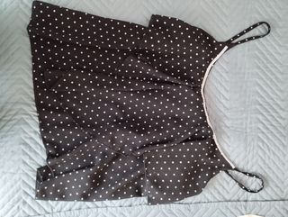 Camiseta tirantes negra lunares.