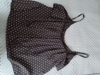 Camiseta tirantes negra lunares.