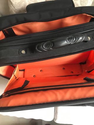 Maletín trolley negro. 
marca Gladiator