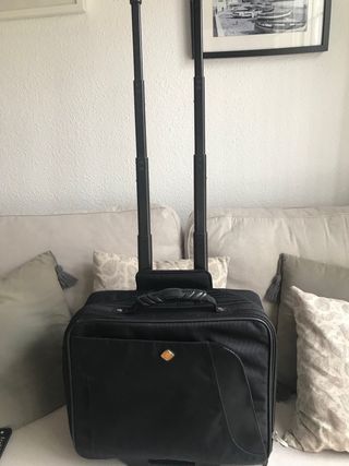 Maletín trolley negro. 
marca Gladiator