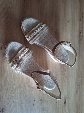 Sandalias cuña beige T.39 (25cm)