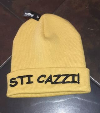 Berretto invernale giallo Beechfield con scritta