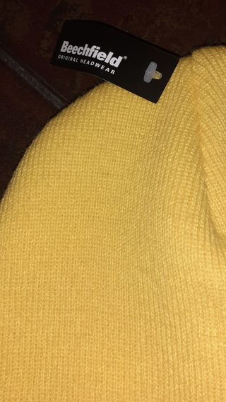 Berretto invernale giallo Beechfield con scritta
