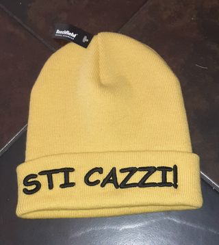 Berretto invernale giallo Beechfield con scritta