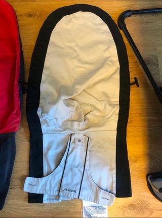 Hamaca Baby Bjorn con juguetes