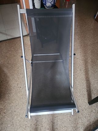 Tumbona plegable de tela y metal